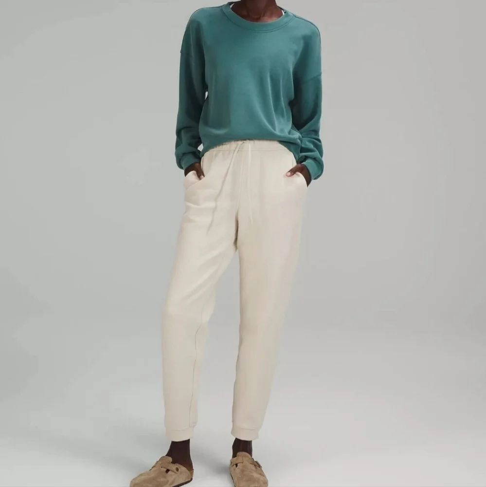 Lululemon Perfectly oversized Softstreme Crew - Picture 2 of 15